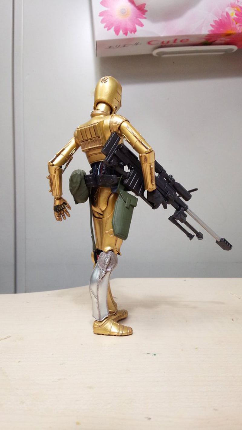 Illustration for article titled R2-D2 And C-3PO Are Out Of Control